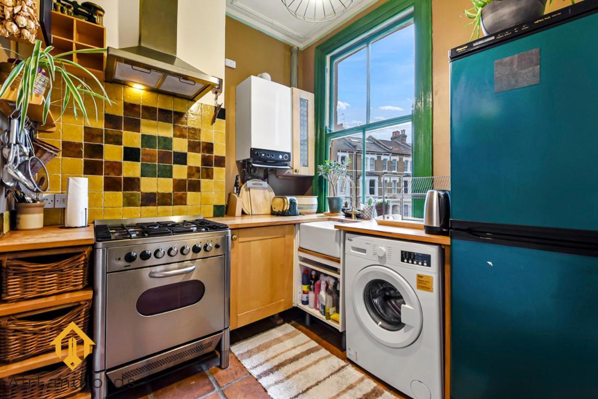 Peaceful 2-Bedroom Flat Near Queens Park Station Лондон Экстерьер фото